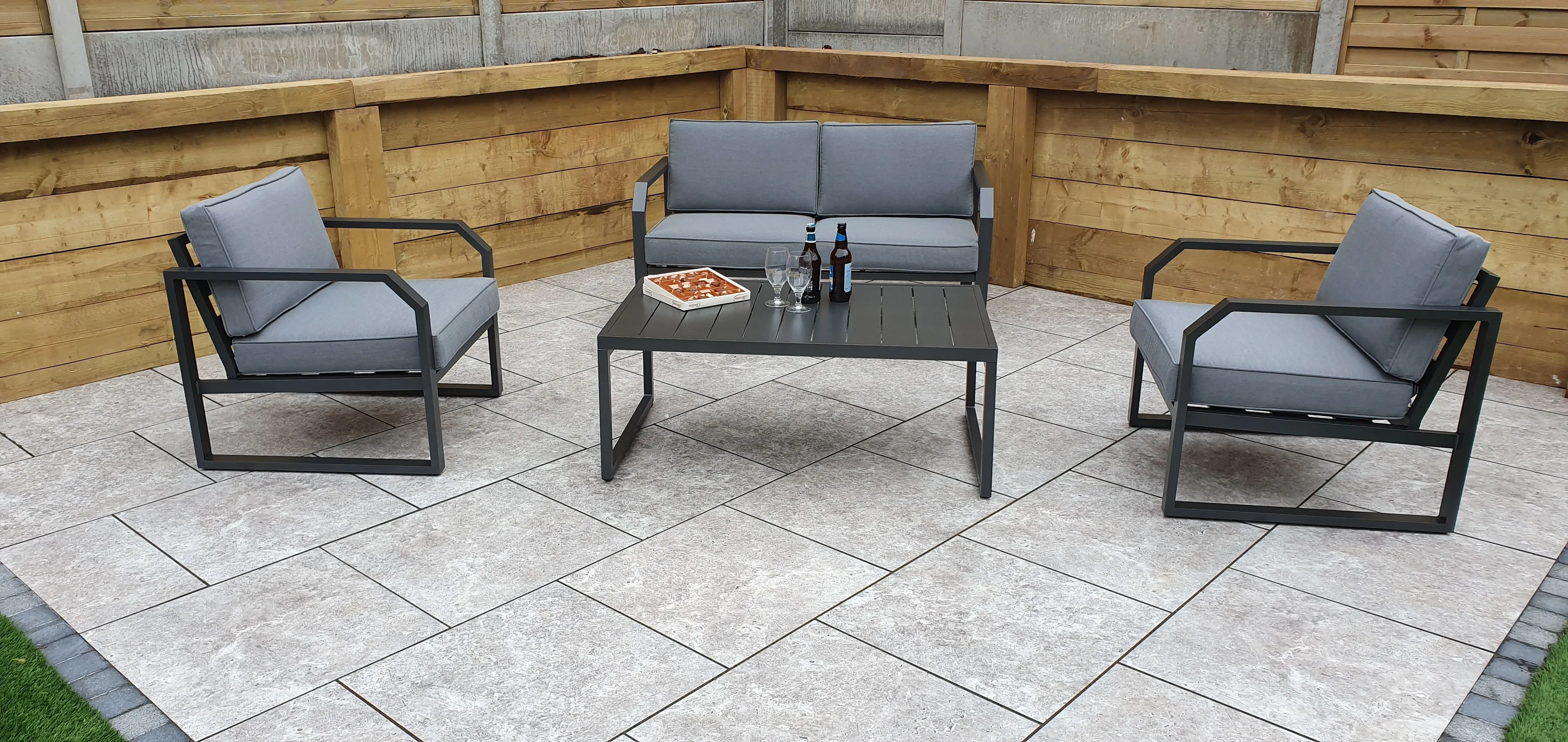The New York Aluminium Sofa Set