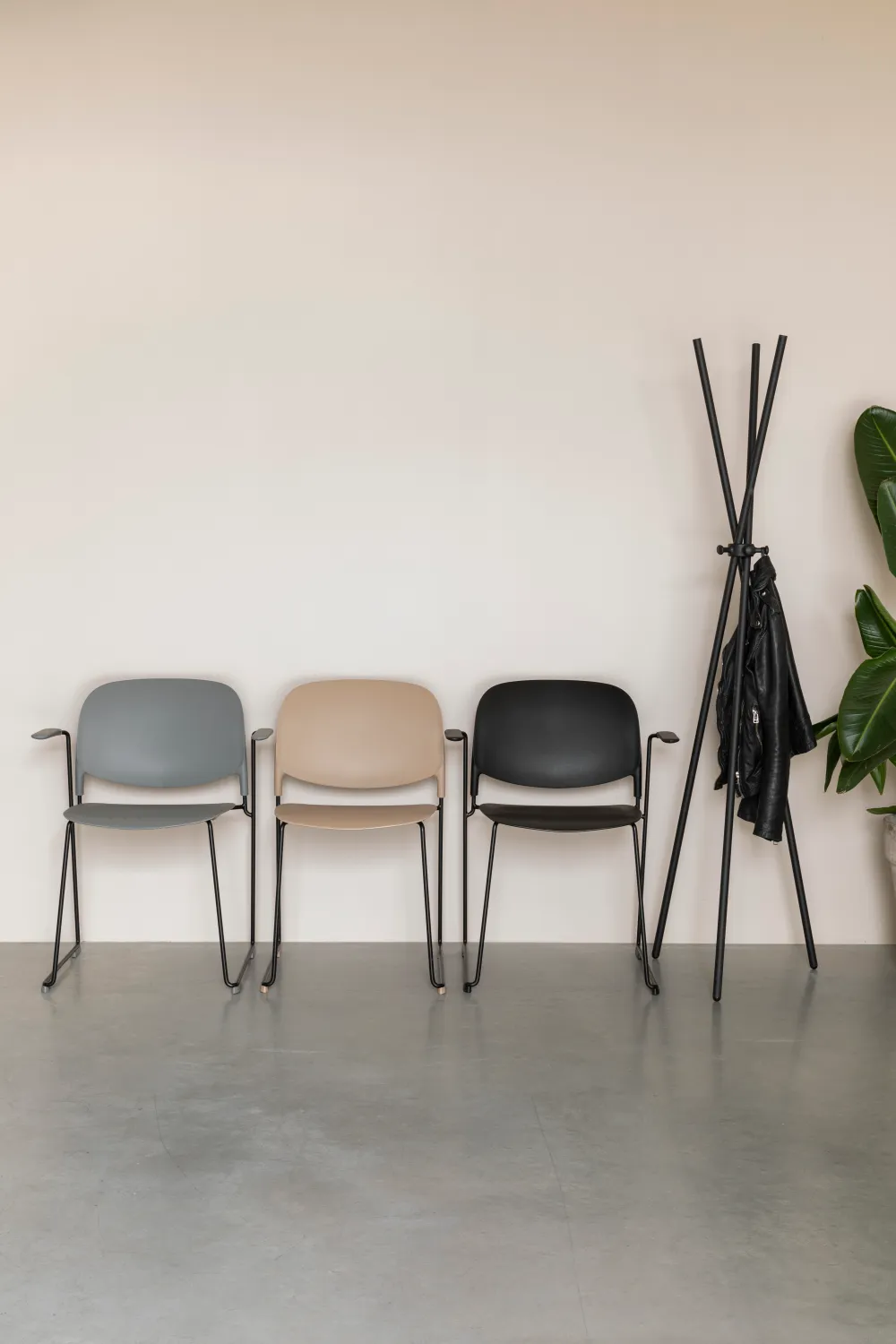Tripod Metal Coat Rack | DF Darwin